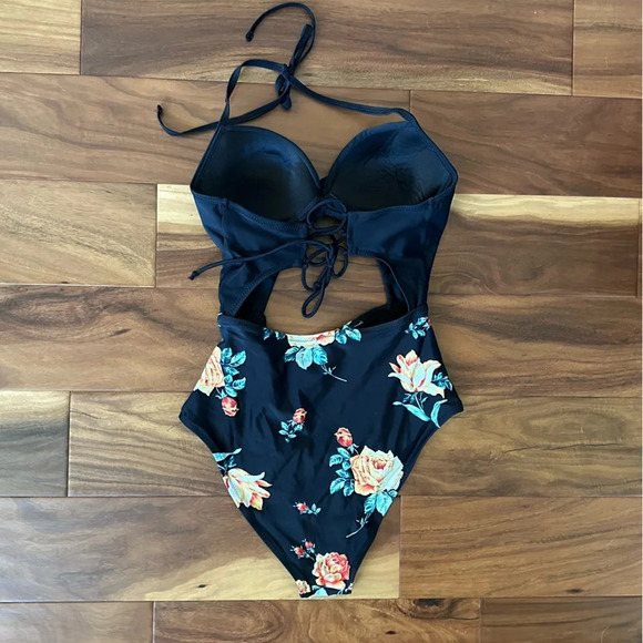 Cupshe Black Floral Print Halter One Piece Swimsuit size Small - Picture 5 of 7